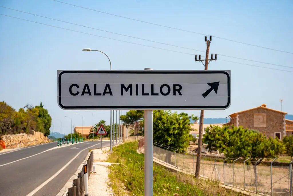 Ortsschild von Cala Millor