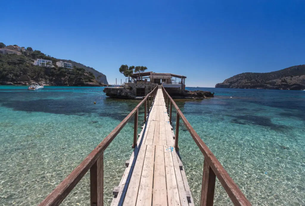 Puente al islote de Camp de Mar