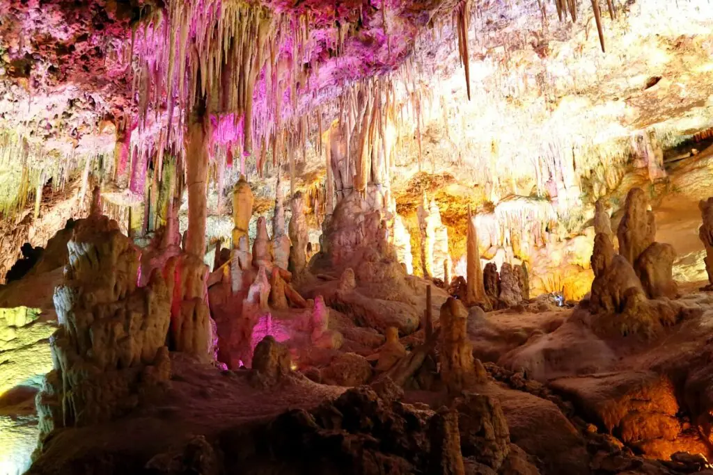 Entrance to the stalac Entrance to the stalactite caves Coves dels Hams in Manacor