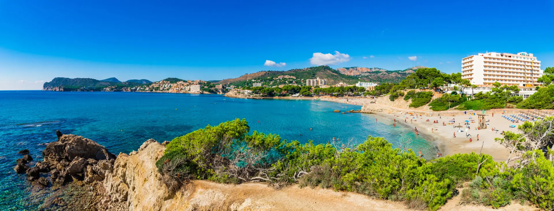 Panoramablick auf die Küste von Spanien Mallorca Peguera Strände Platja de la Romana und de Tora