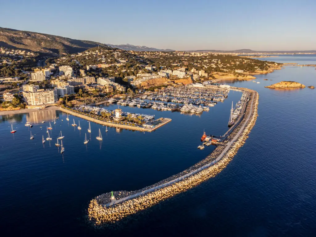 Luftaufnahme des Yachthafens Puerto Portals in Portals Nous