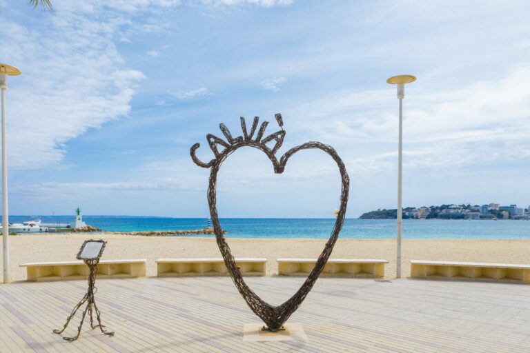 Calvià Skulptur am Strand