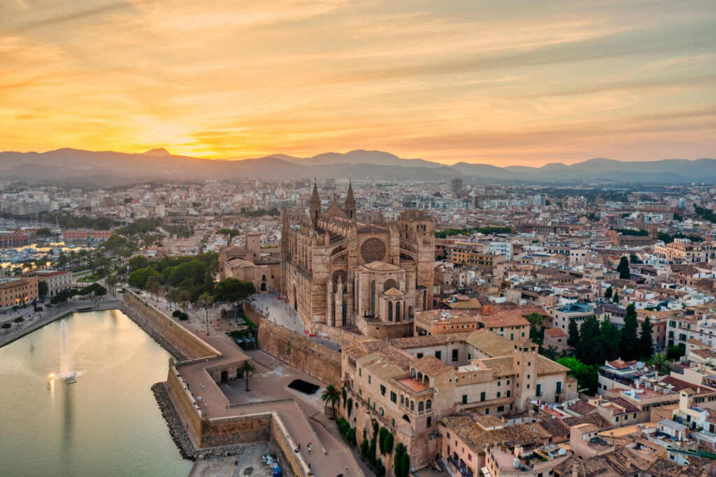 Die Kathedrale La Seu bei Sonnenuntergang