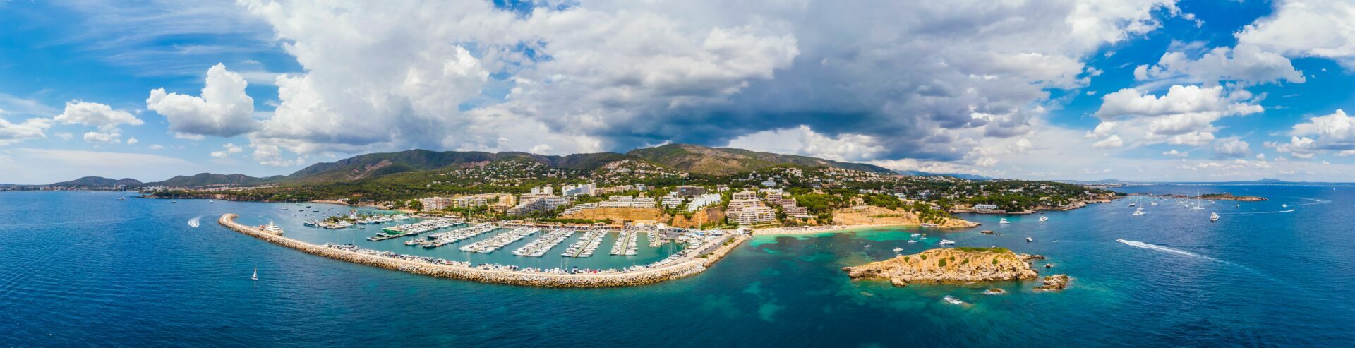 Luftaufnahme, Luxusyachthafen Puerto Portals